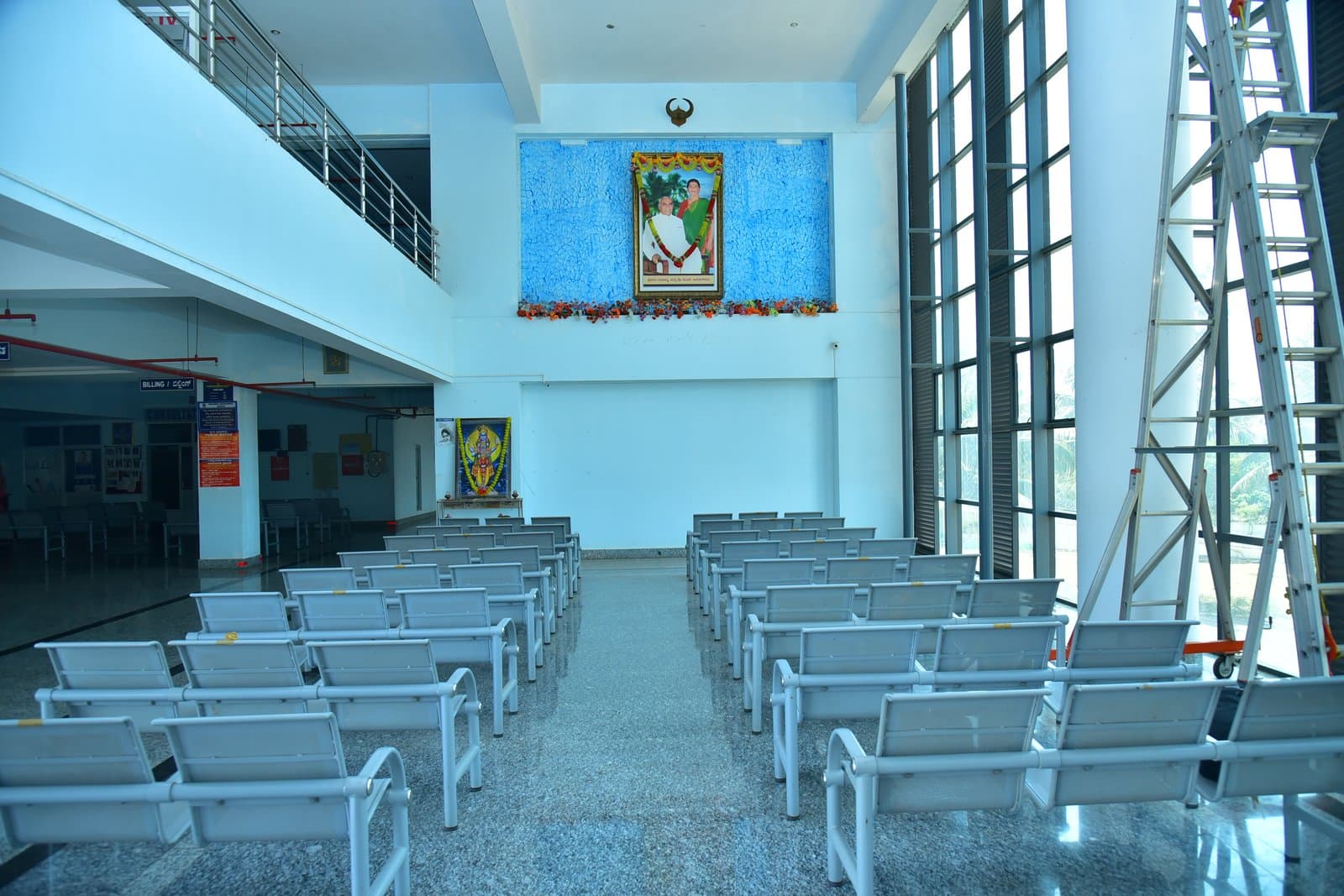Spacious patient reception waiting lounge at NJ Hospital